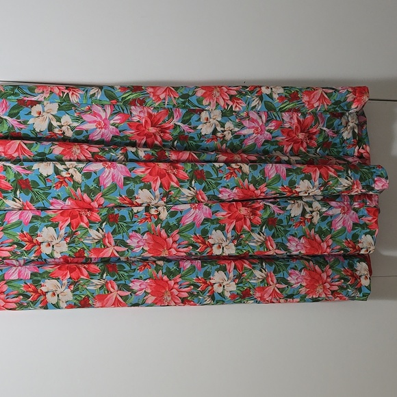 Flying tomato 🍅 pants - Picture 3 of 5